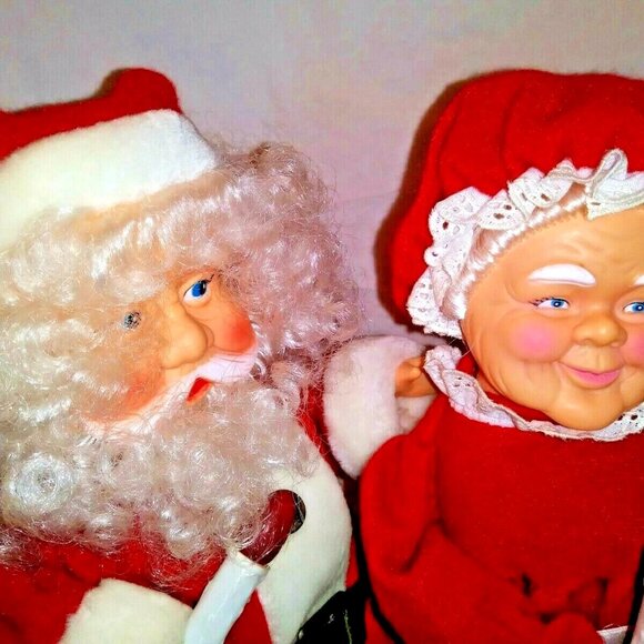 Santa & Mrs. Clause Musical Figures battery operated 12 Christmas Tunes17" - Picture 3 of 5